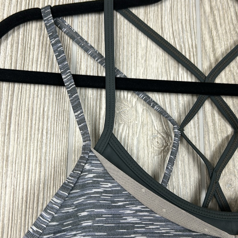 Zyia Active Luxe Strappy Bra Sage Grey Sports Athletic Womens Size Medium - Picture 2 of 9